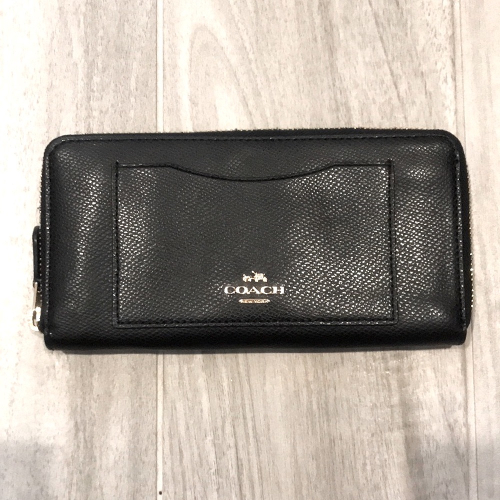NWOT Coach long black leather zippy wallet